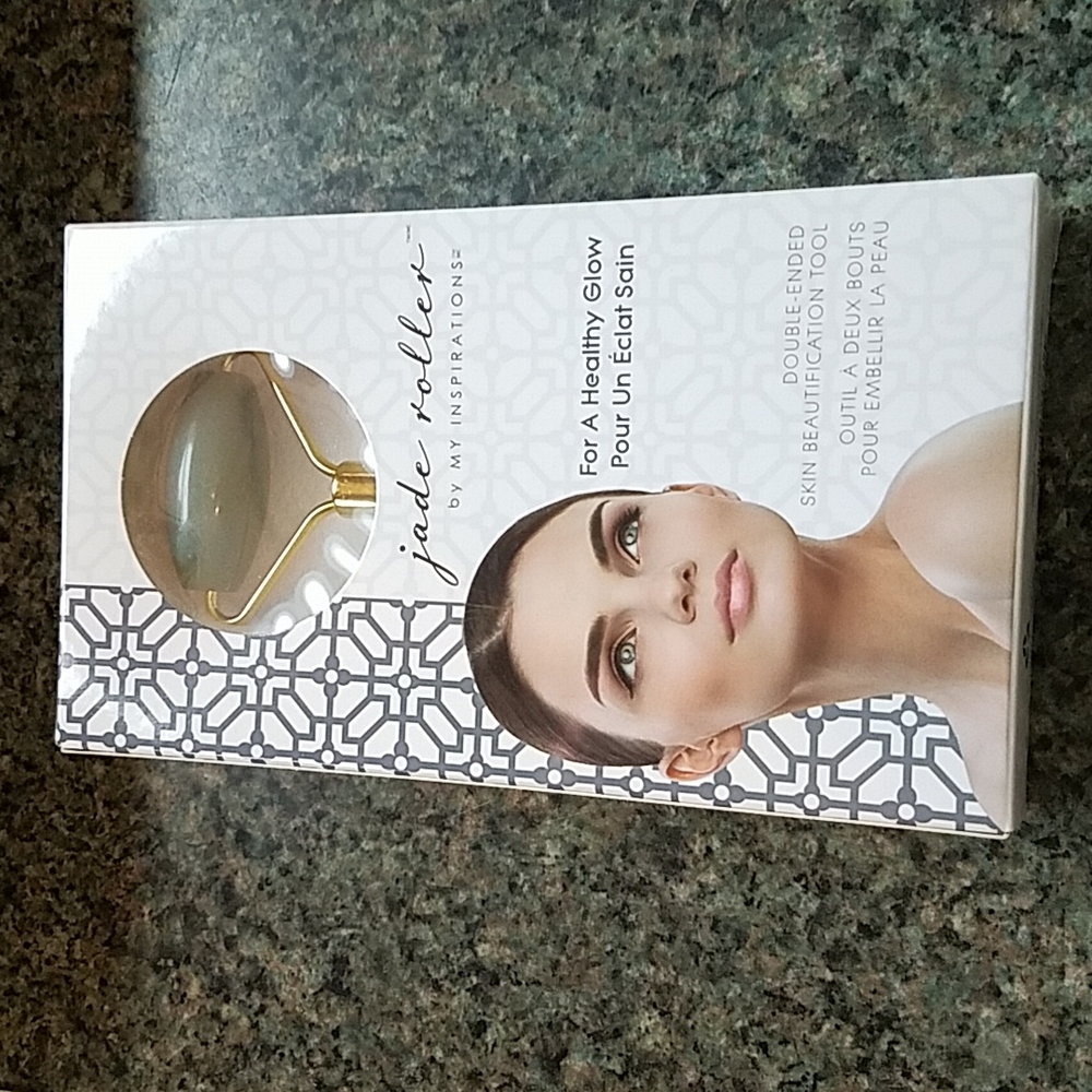 Womans  Make up/Beauty Jade Roller
